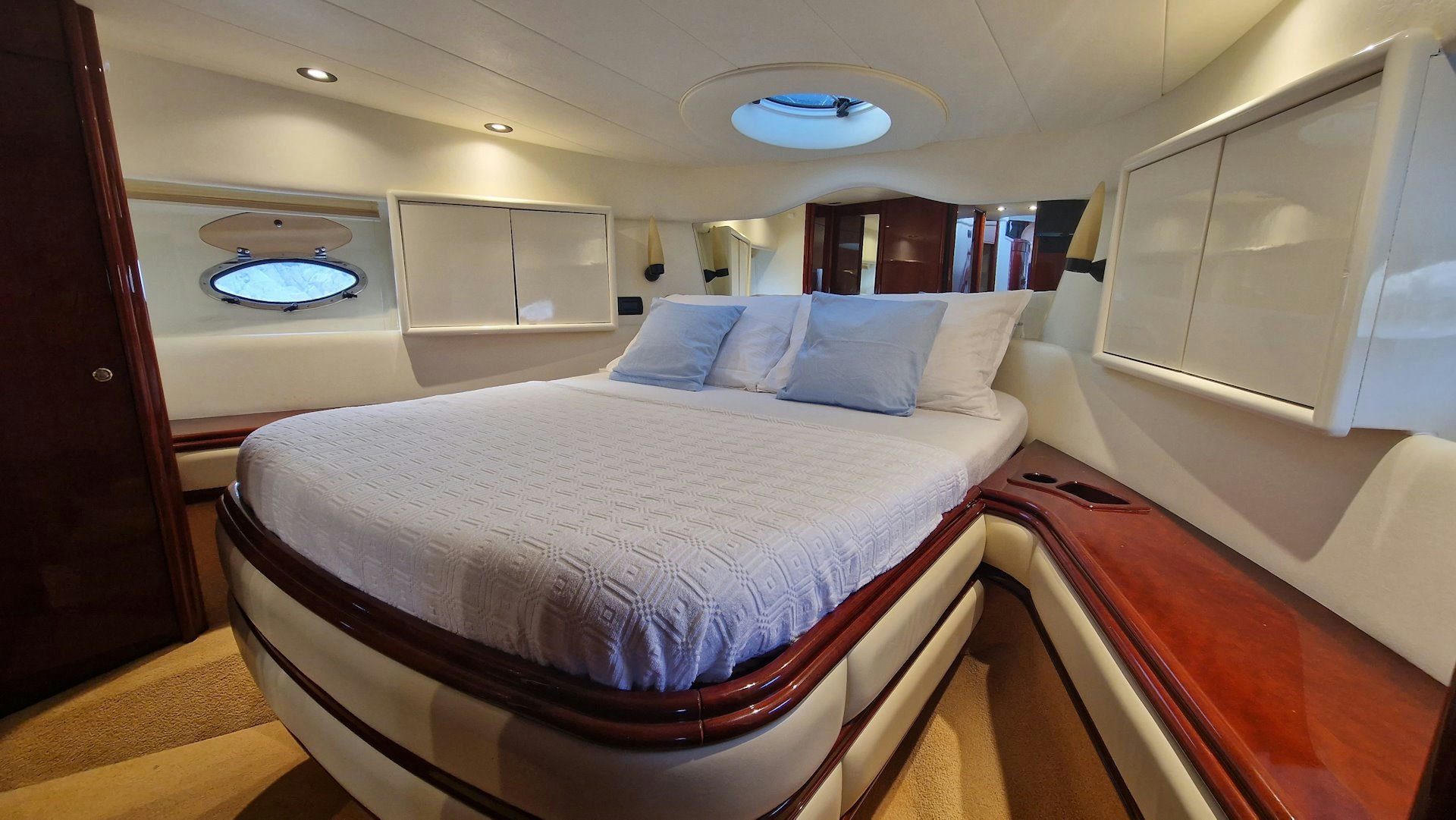 Interior Astondoa 46 Fly image 14