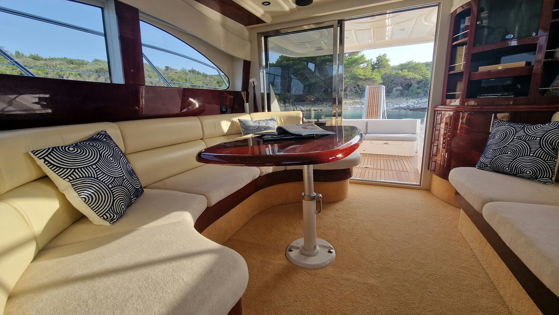 Interior Astondoa 46 Fly image 12