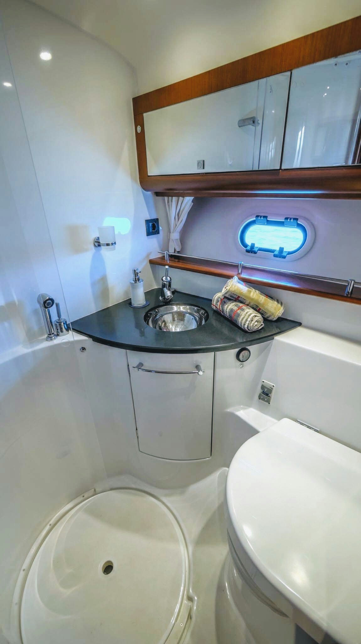 Interior Prestige 440 Fly image 14