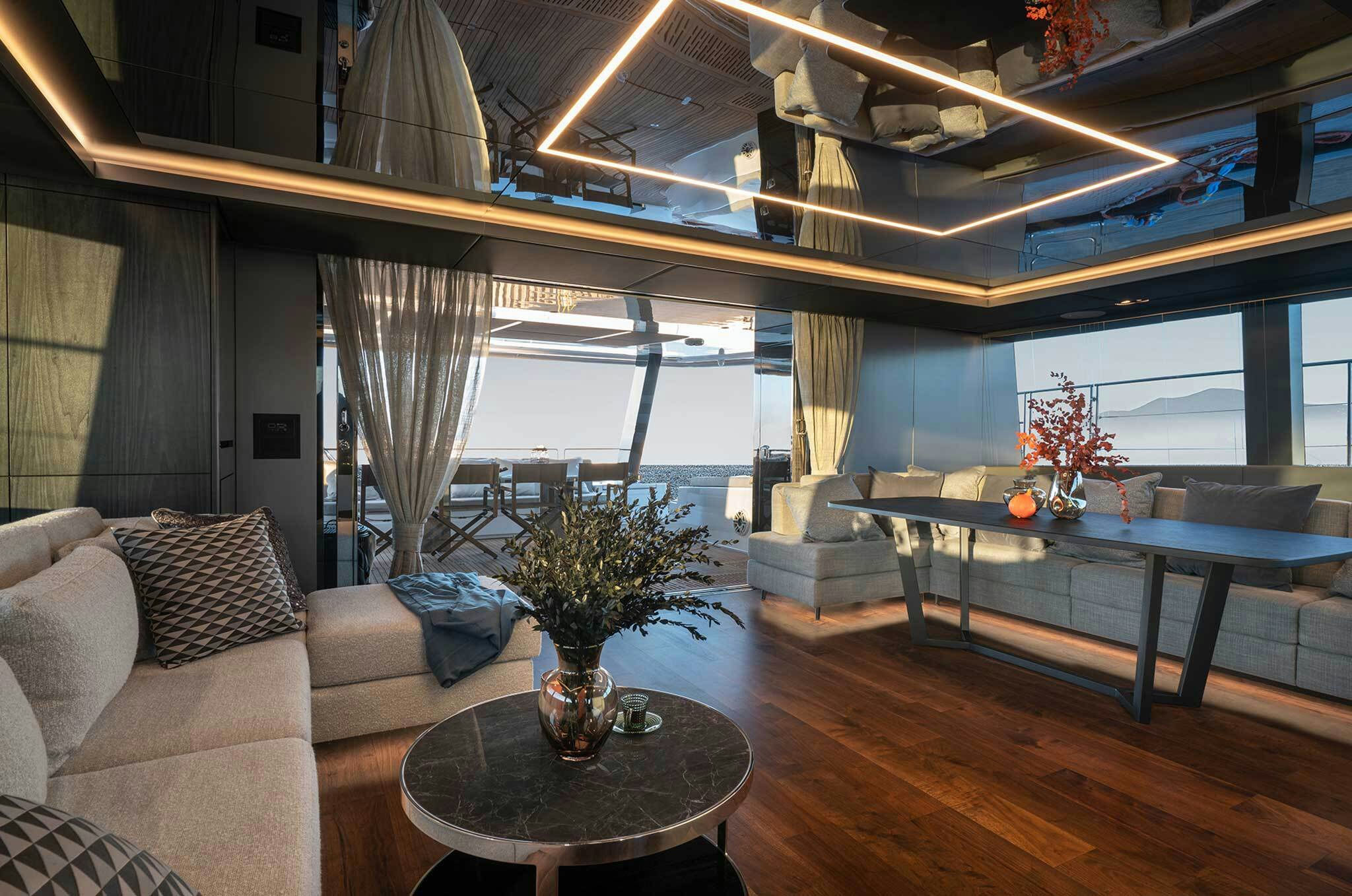 Interior SUNREEF 70 POWER image 17