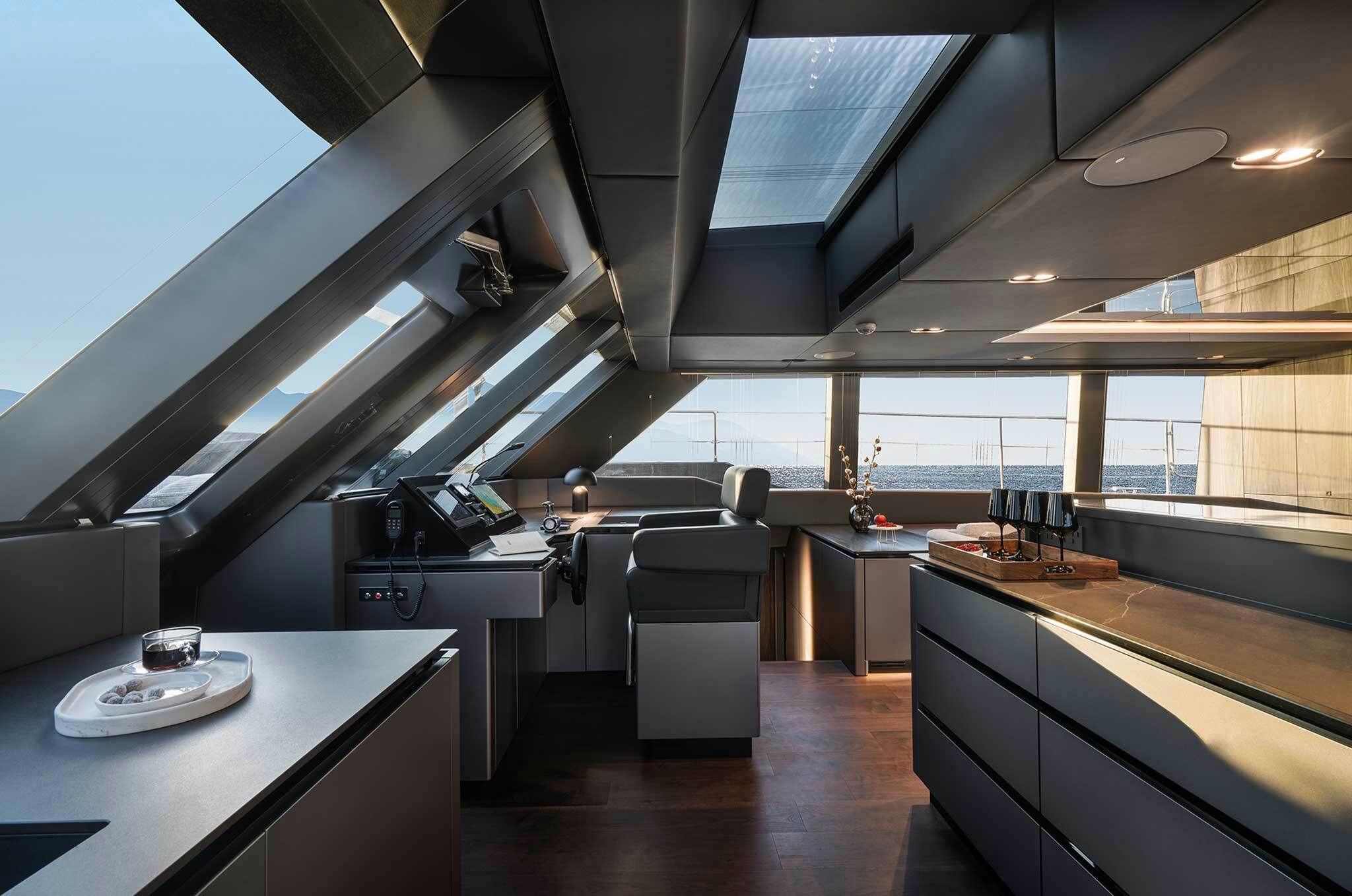 Interior SUNREEF 70 POWER image 16