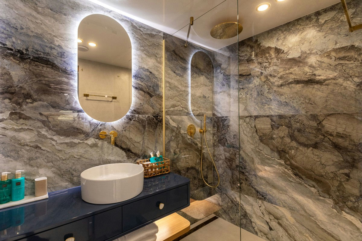 Interior Scorpios image 17