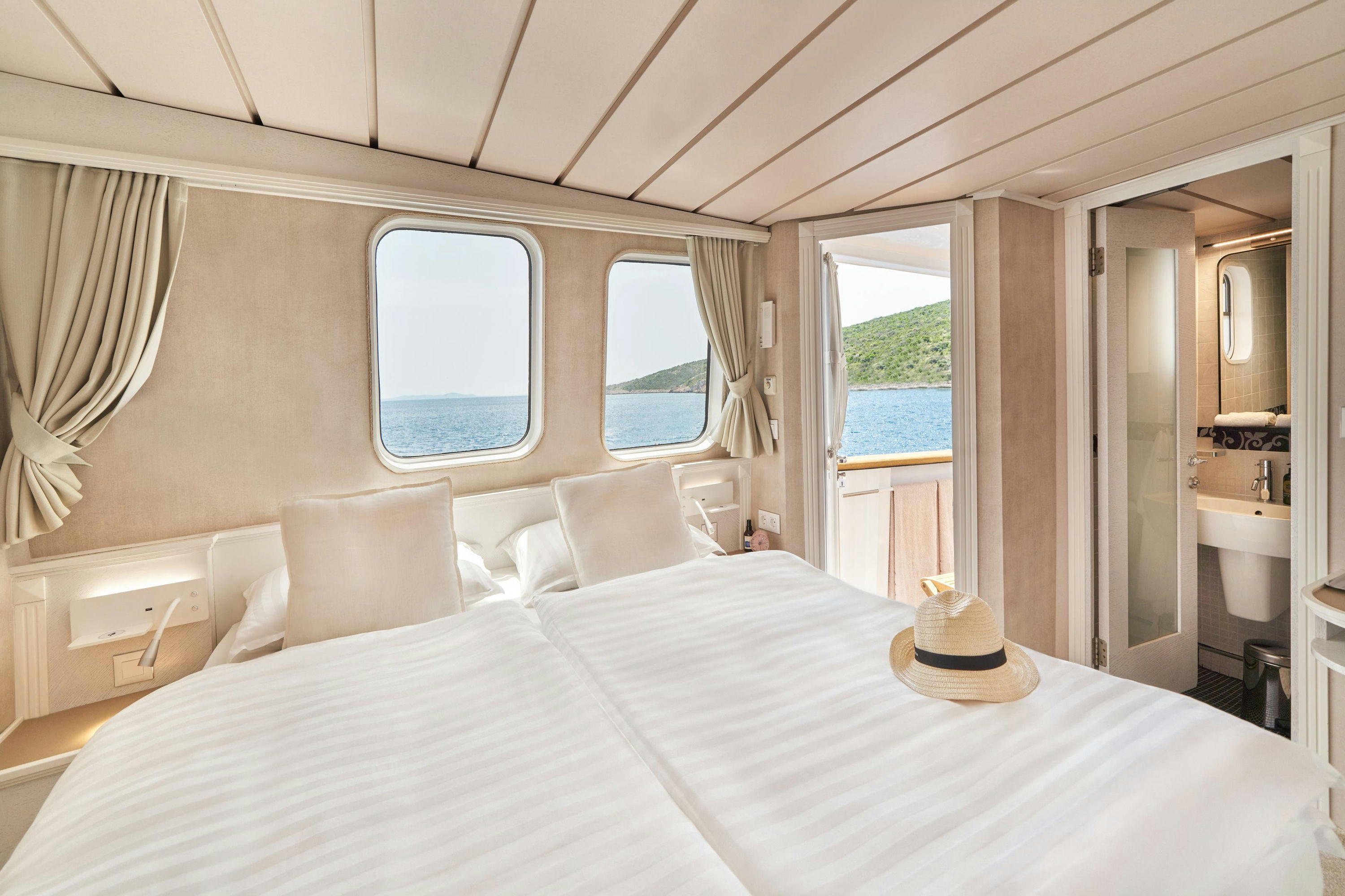 Interior La Perla image 24