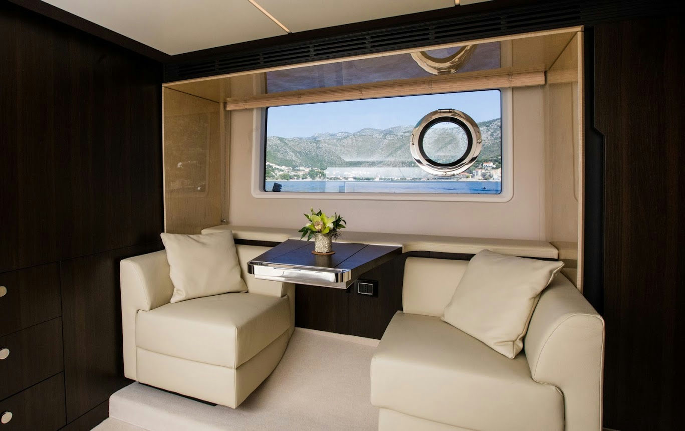 Interior AZIMUT 66 image 4