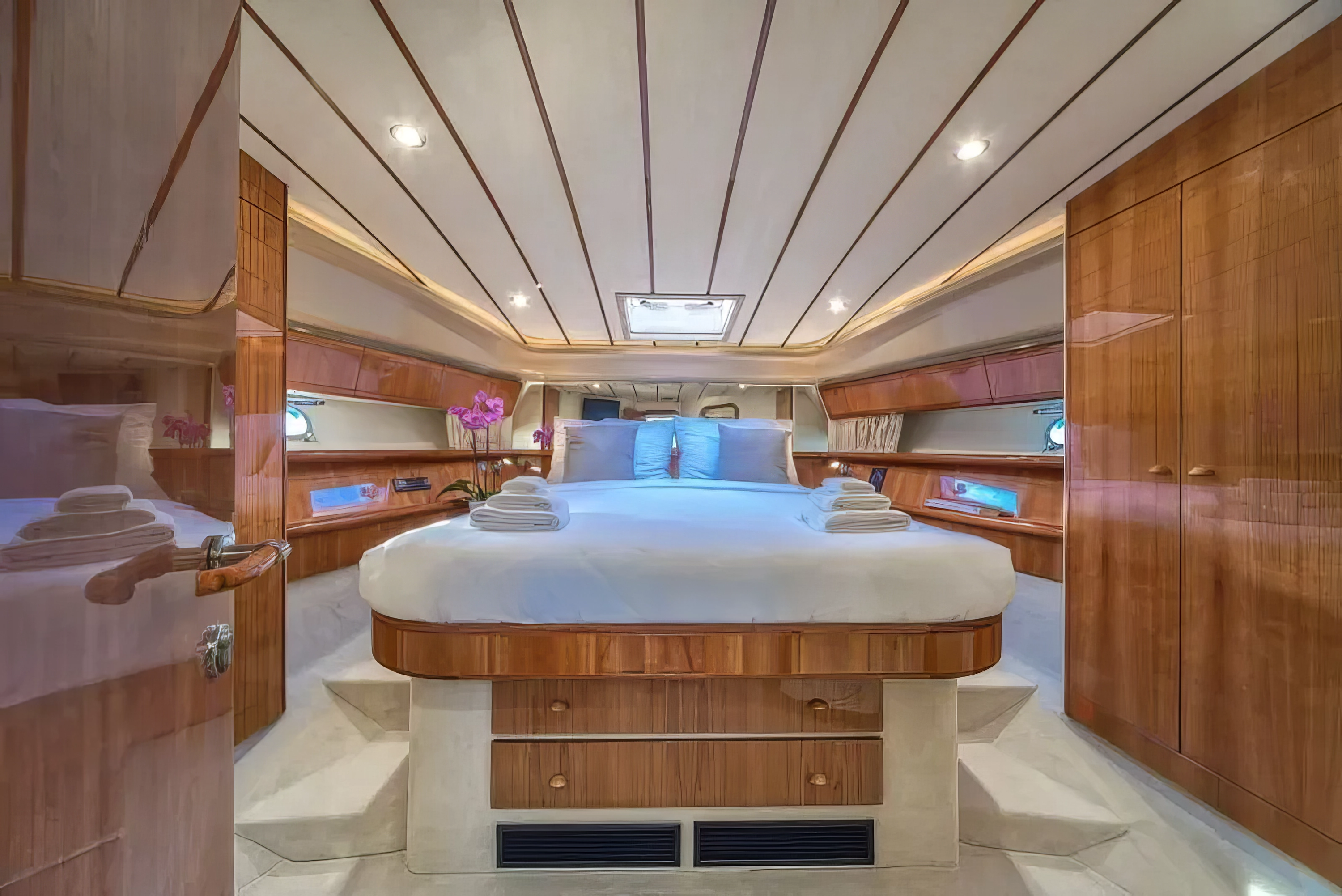 Interior Ferretti 43 image 12