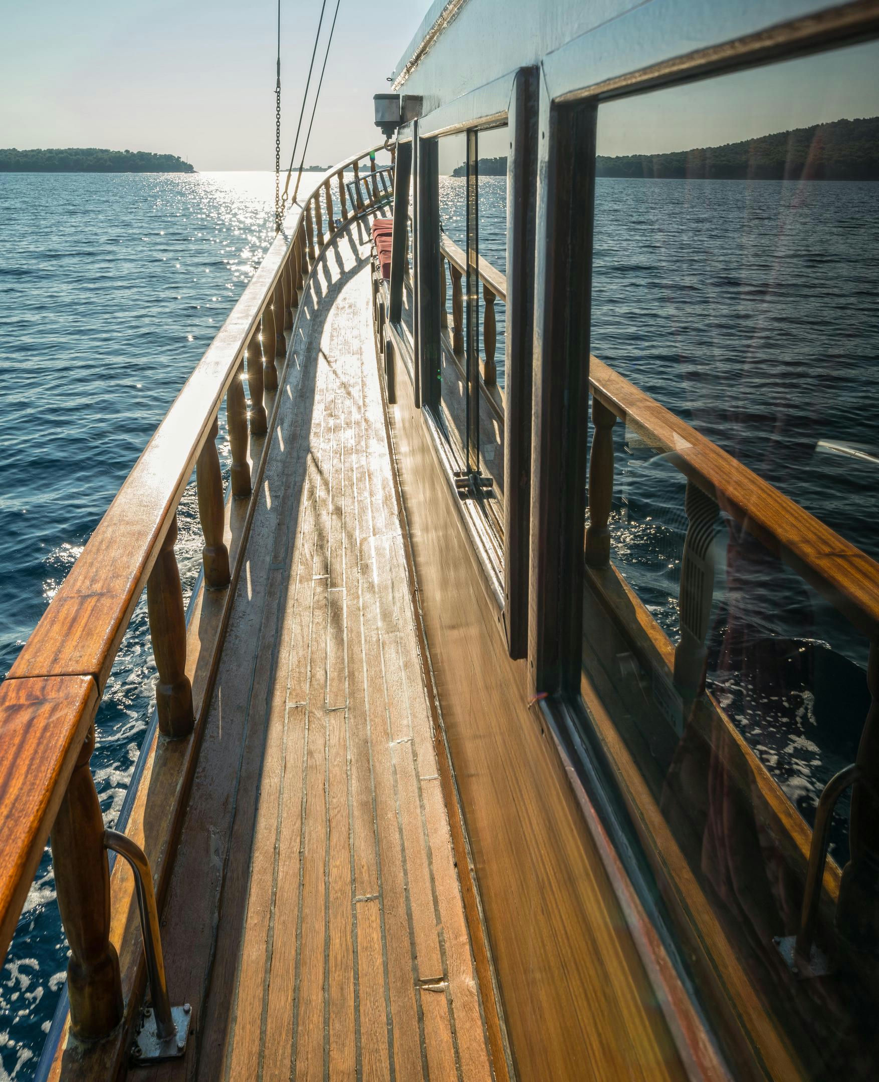 017 Gulet TANGO deck passage min