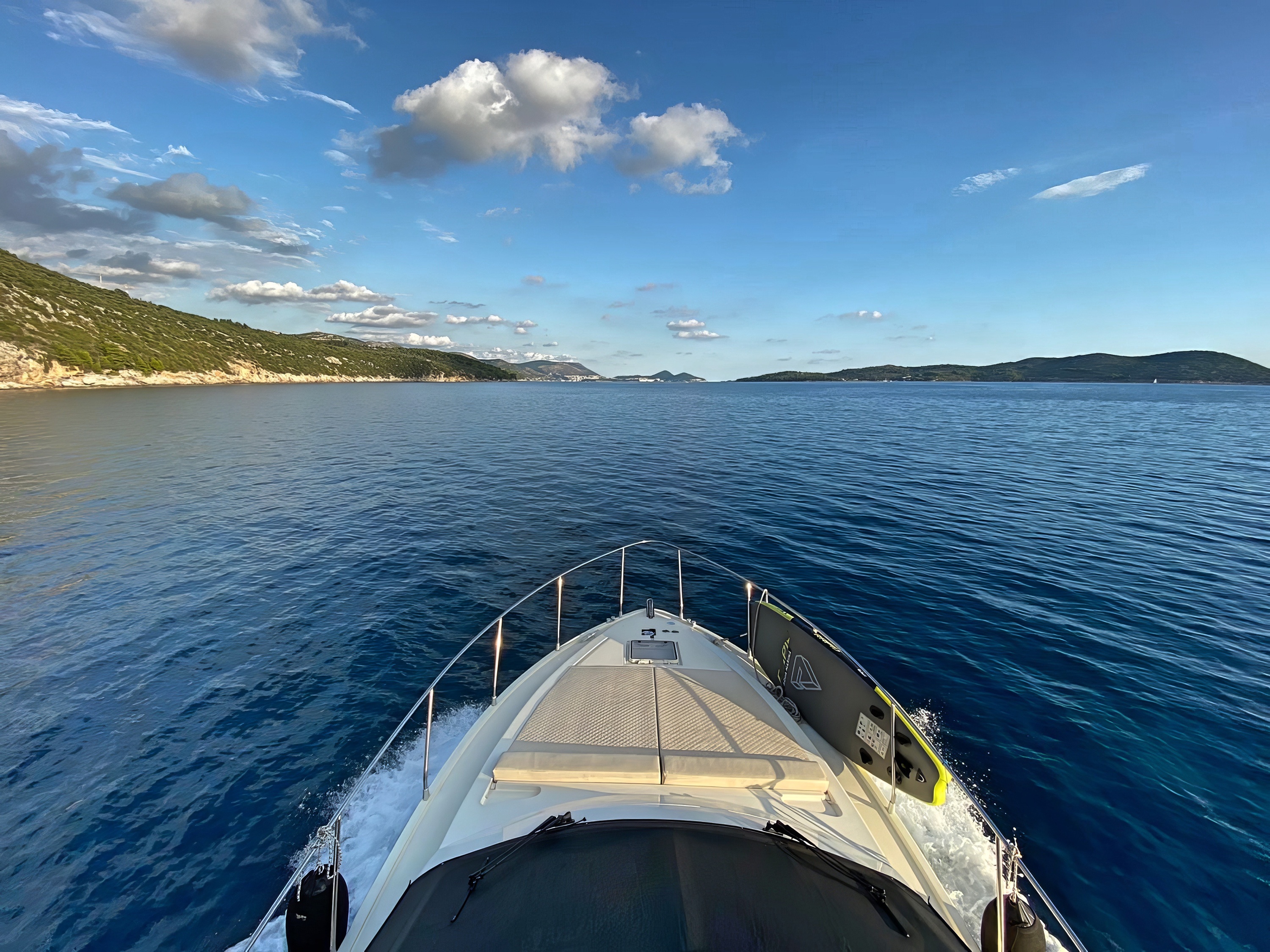 Dubrovnik Charter Ferretti 43 Fly sundeck