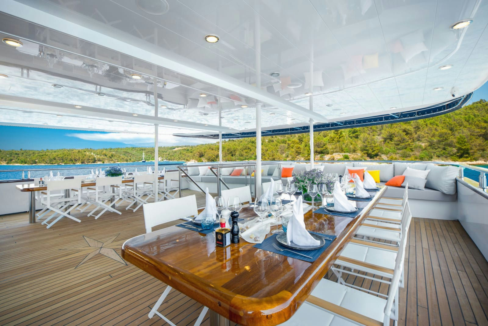 Dubrovnikcharter dining1