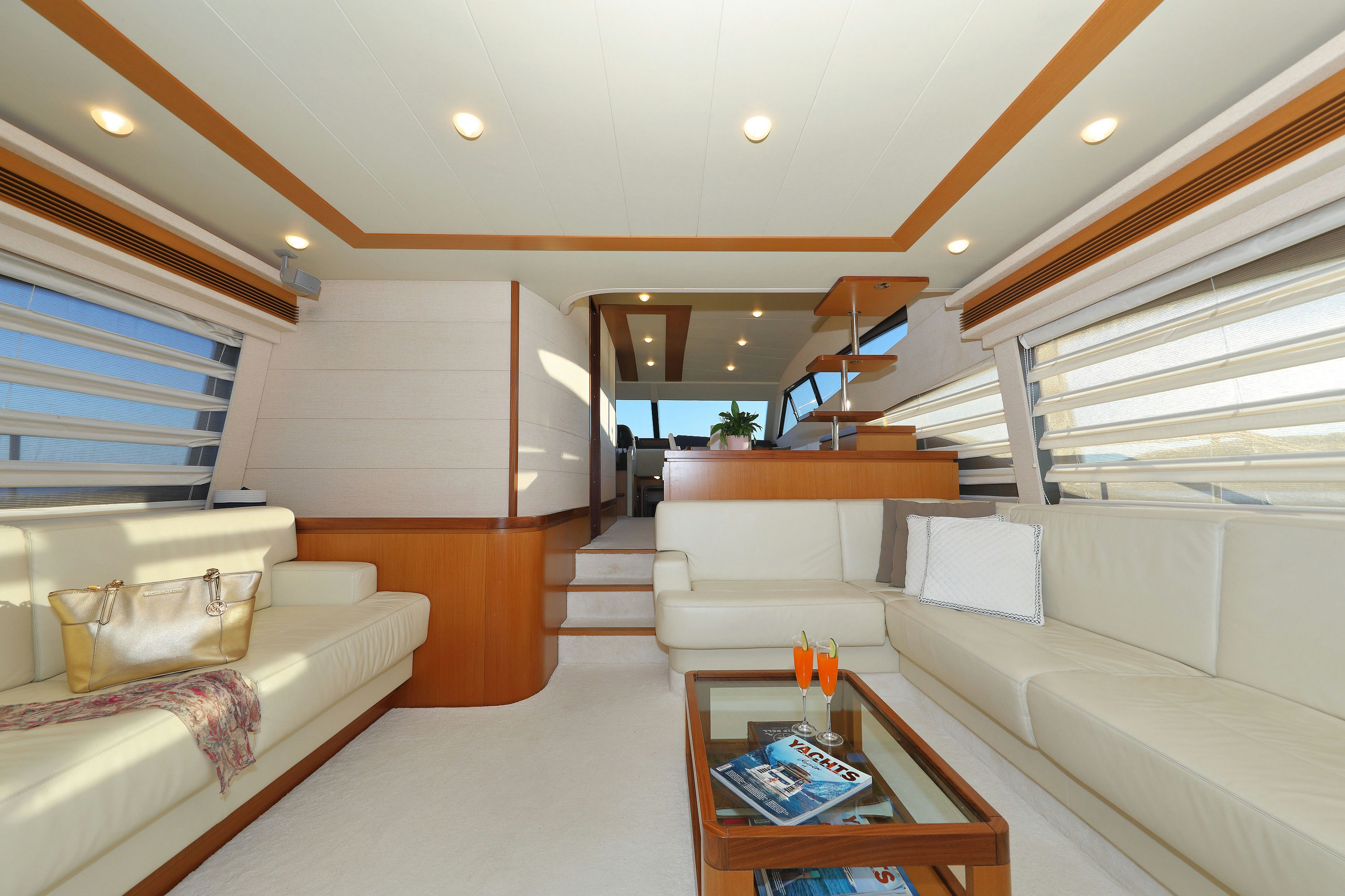 Interior Ferretti 681 image 20