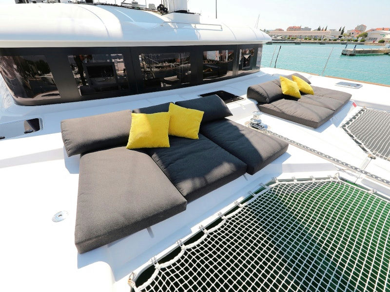 Lagoon 620 sundeck 1