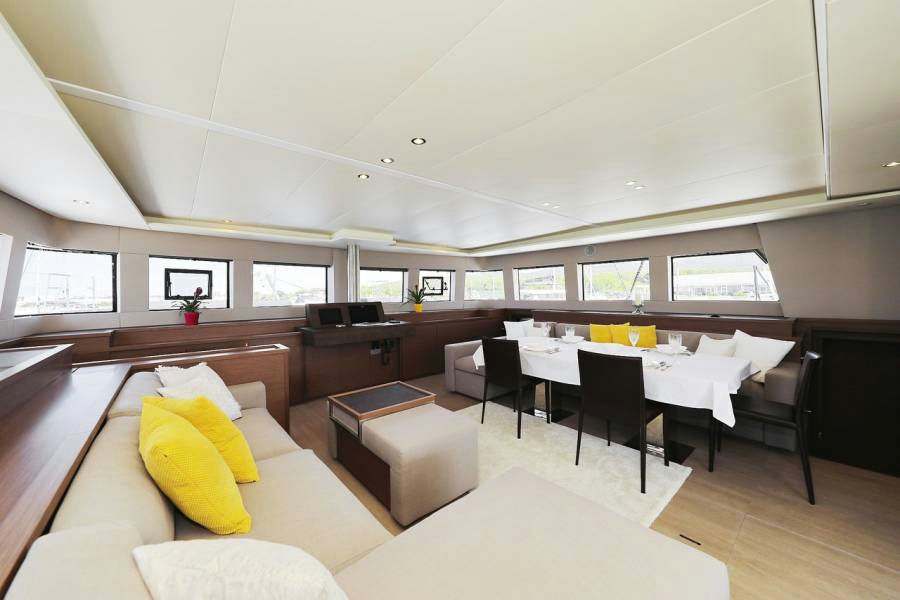 Interior Lagoon 620 image 14