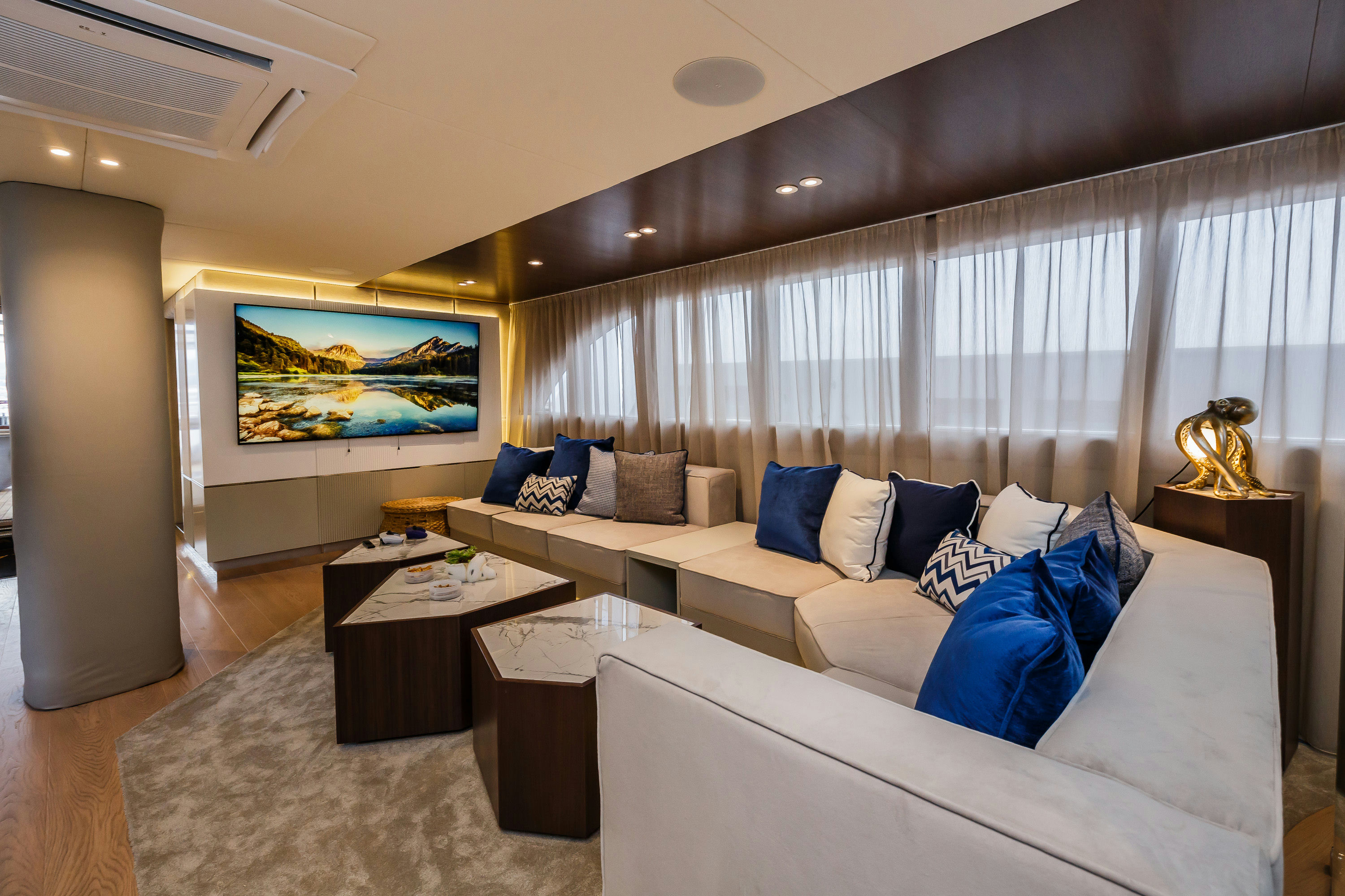 Interior Clase Azul image 12