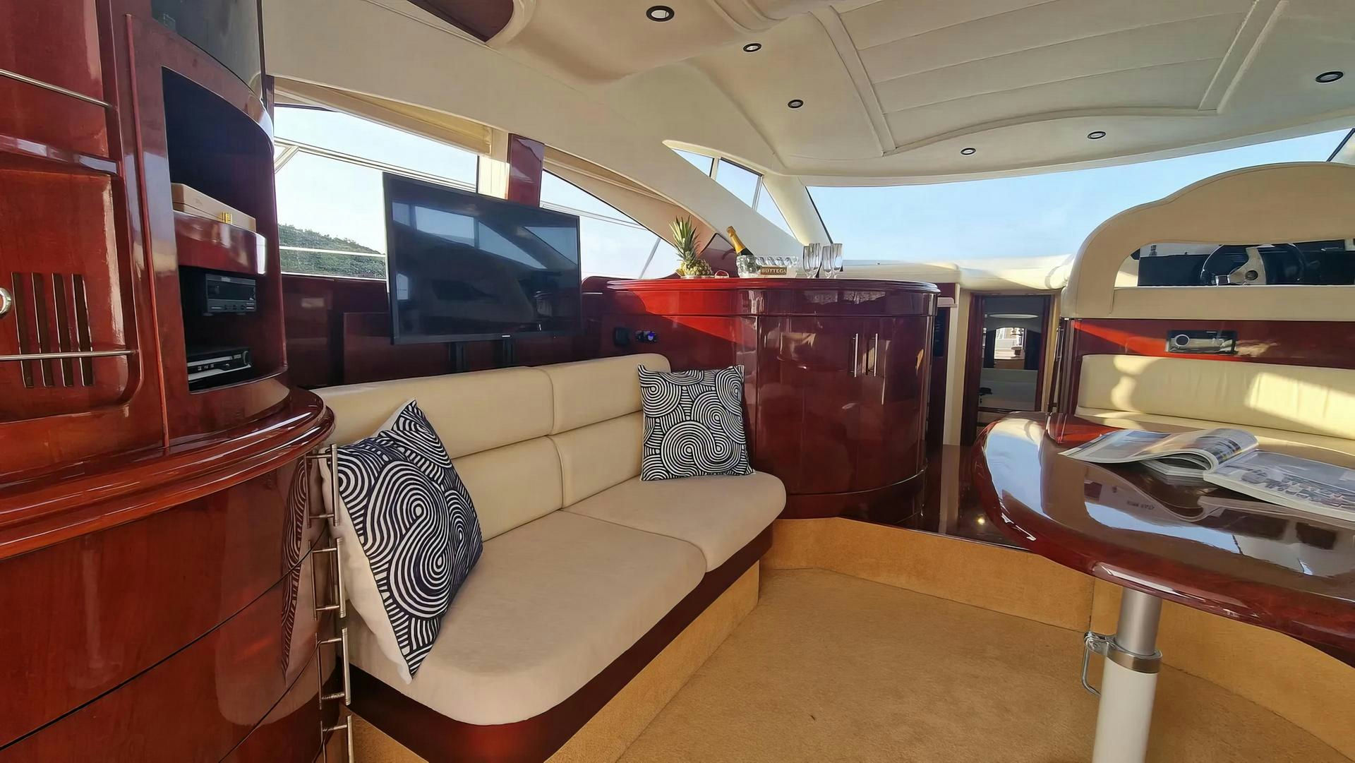 Interior Astondoa 46 Fly image 17