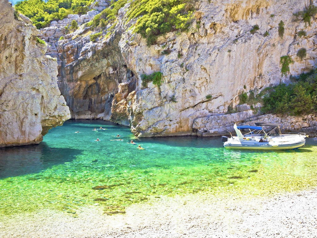 Spectacular Croatian coastline spots article cover