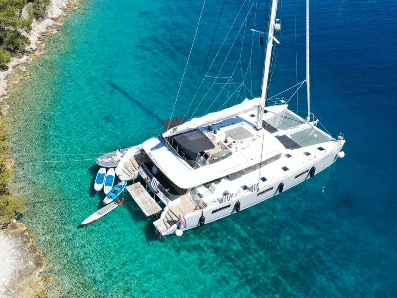 Lagoon 620 photo 1