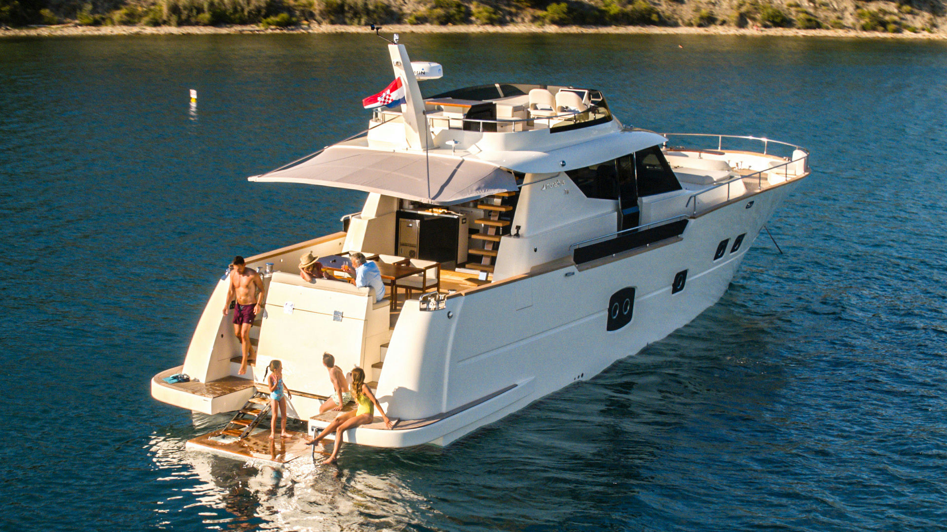 Monachus 70 Fly photo 2