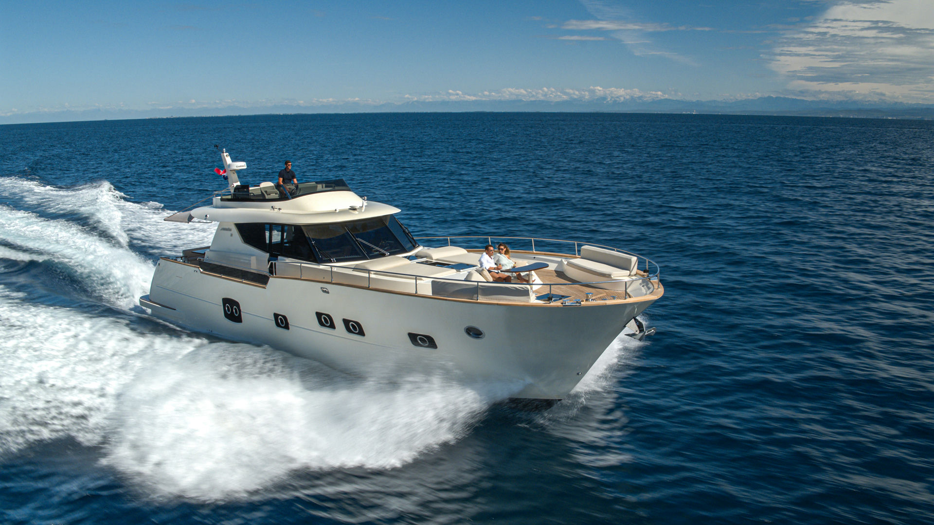 Exterior Monachus 70 Fly image 6
