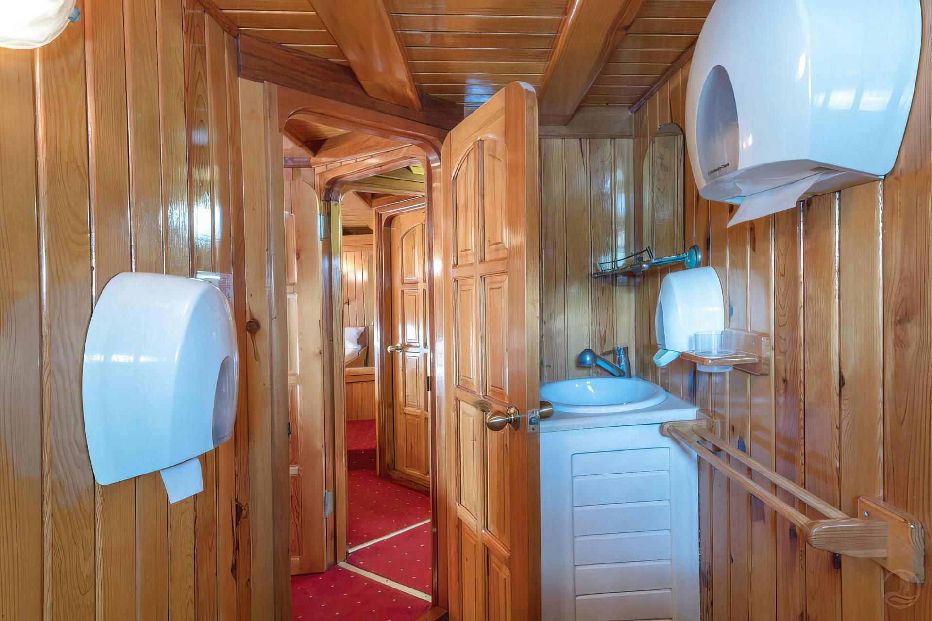 Interior Gulet Tango image 19
