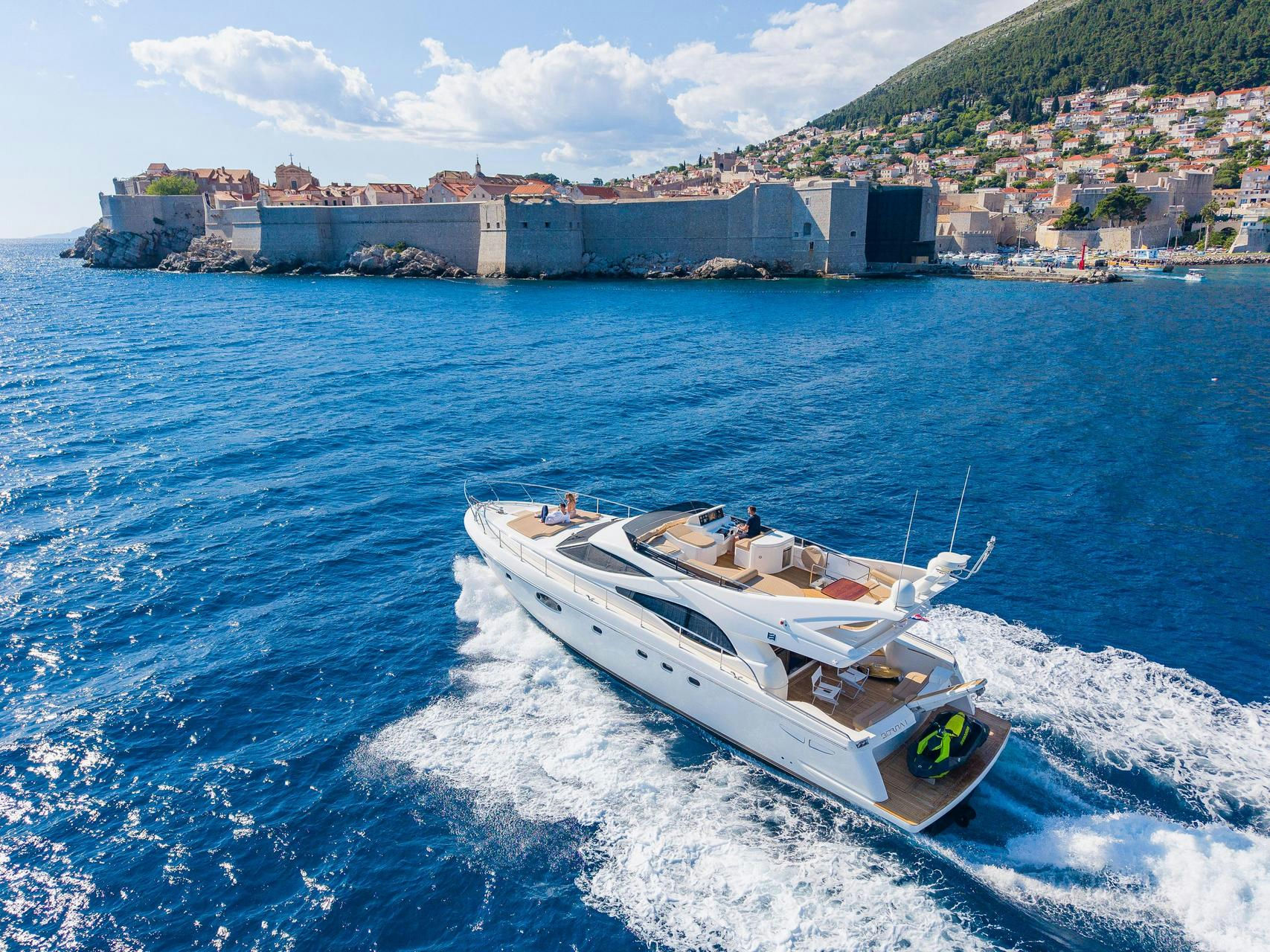 Ferretti 591 photo 2