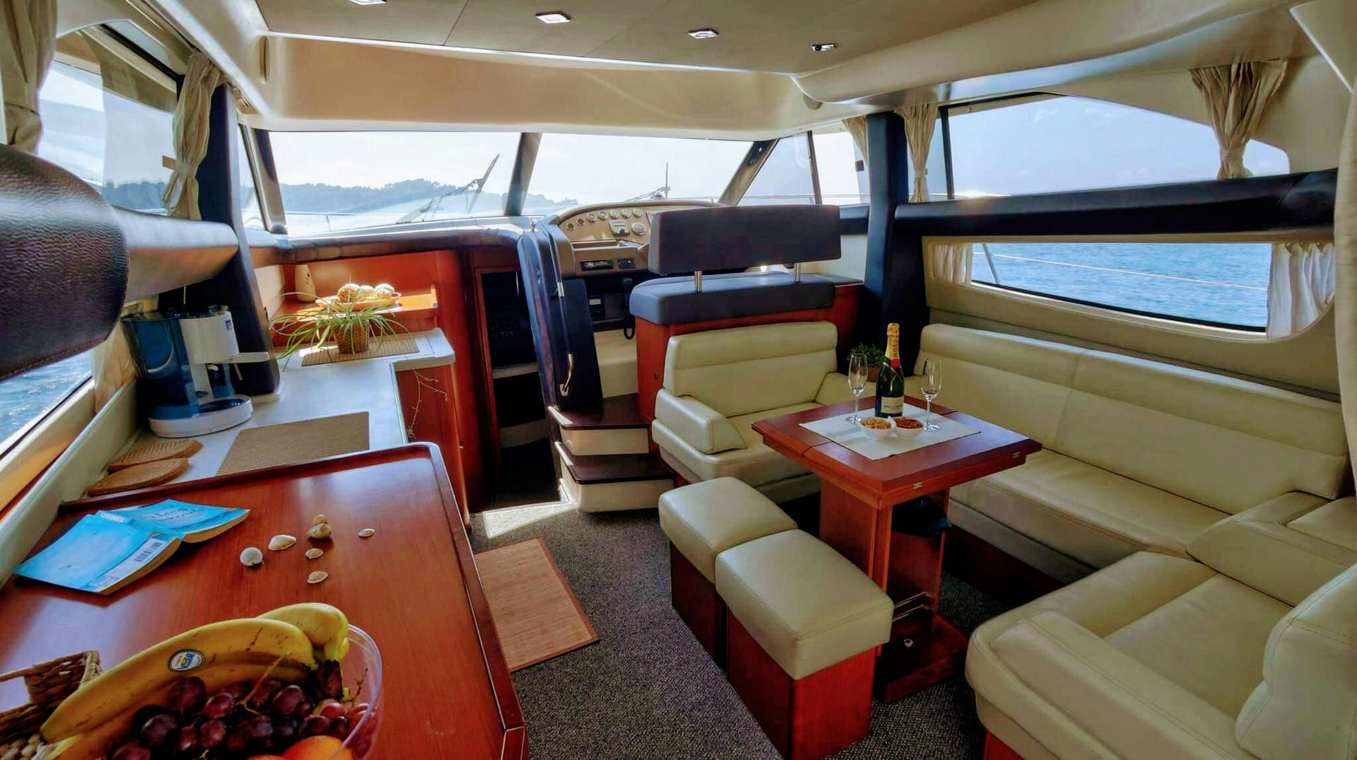 Interior Prestige 440 Fly image 11