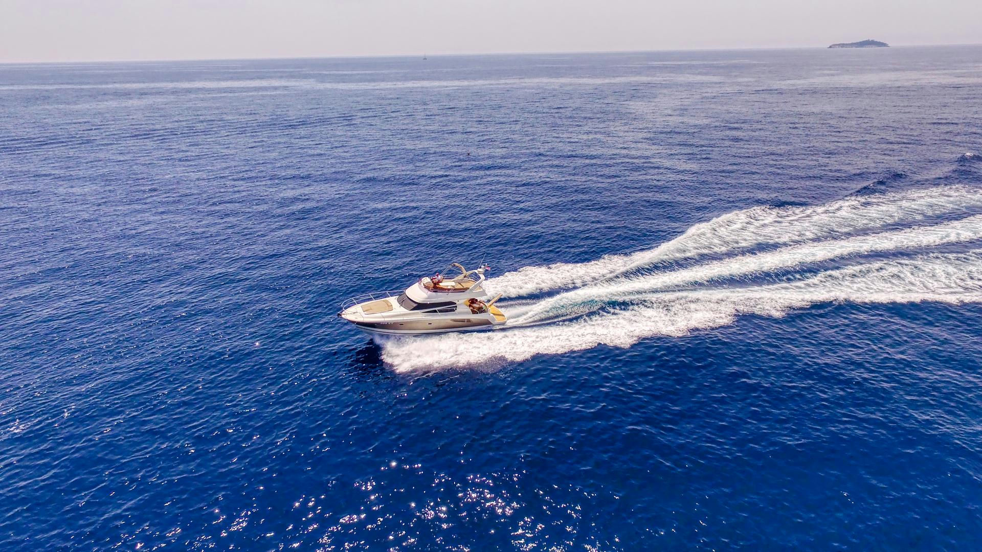 Exterior Prestige 440 Fly image 7