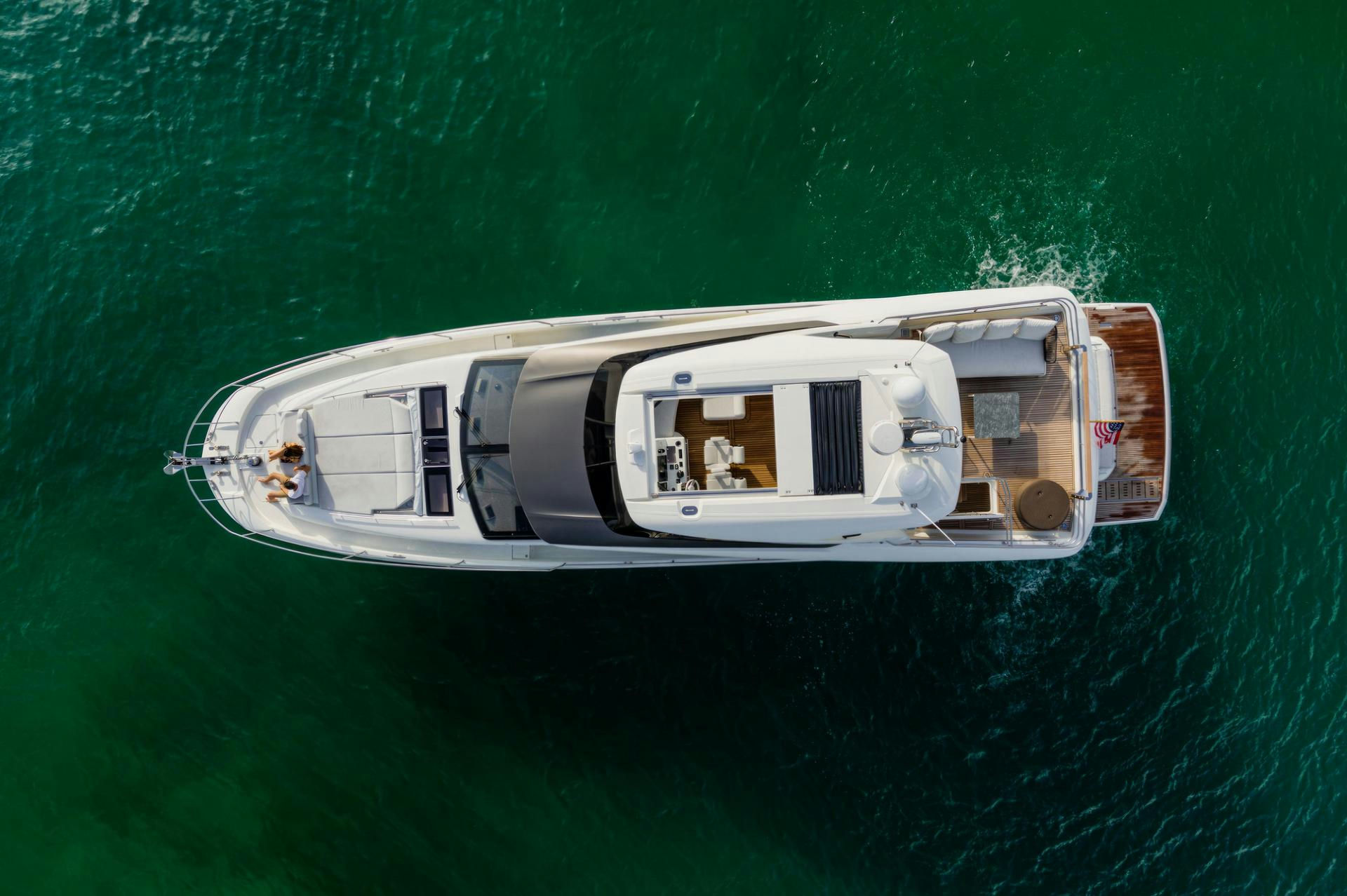 Prestige 690 photo 3
