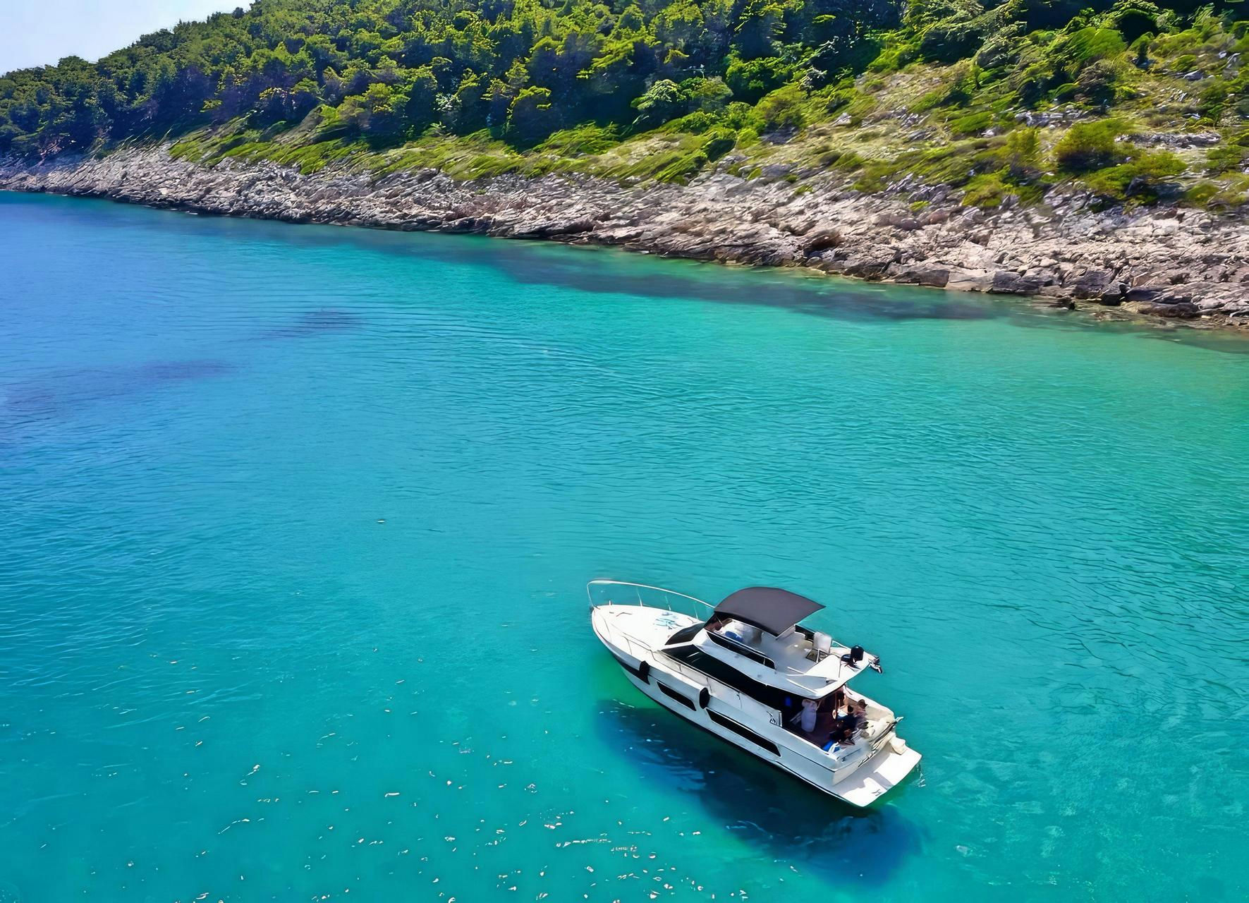 Ferretti 43 photo 3