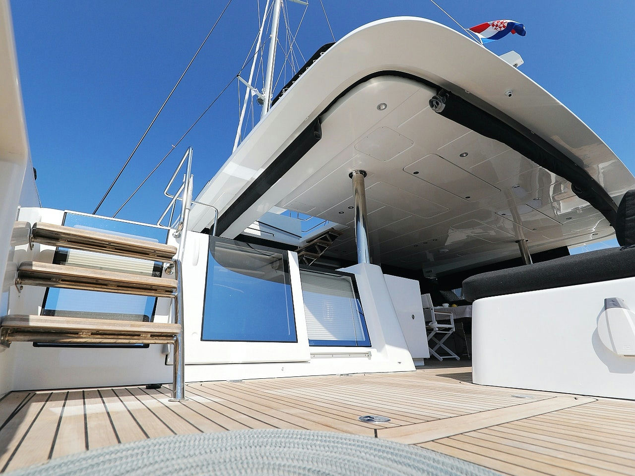 Exterior Lagoon 620 image 8