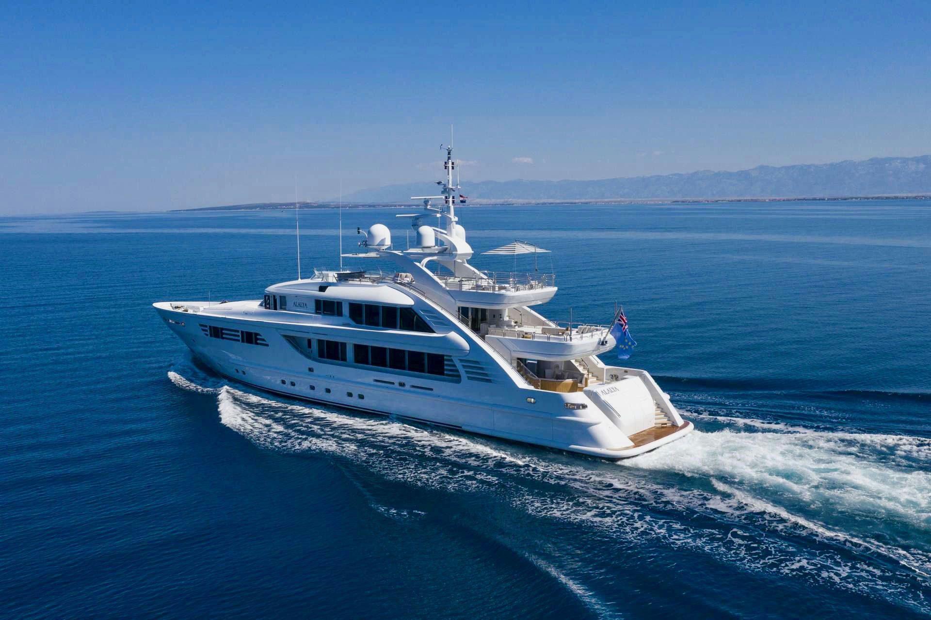 Exterior Isa Yacht 47 image 6