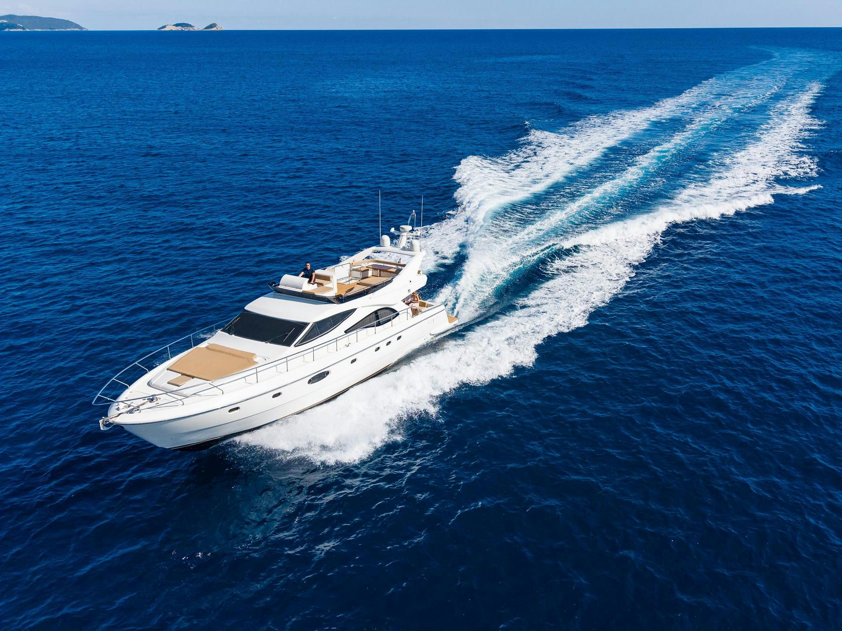 Ferretti 591 photo 4