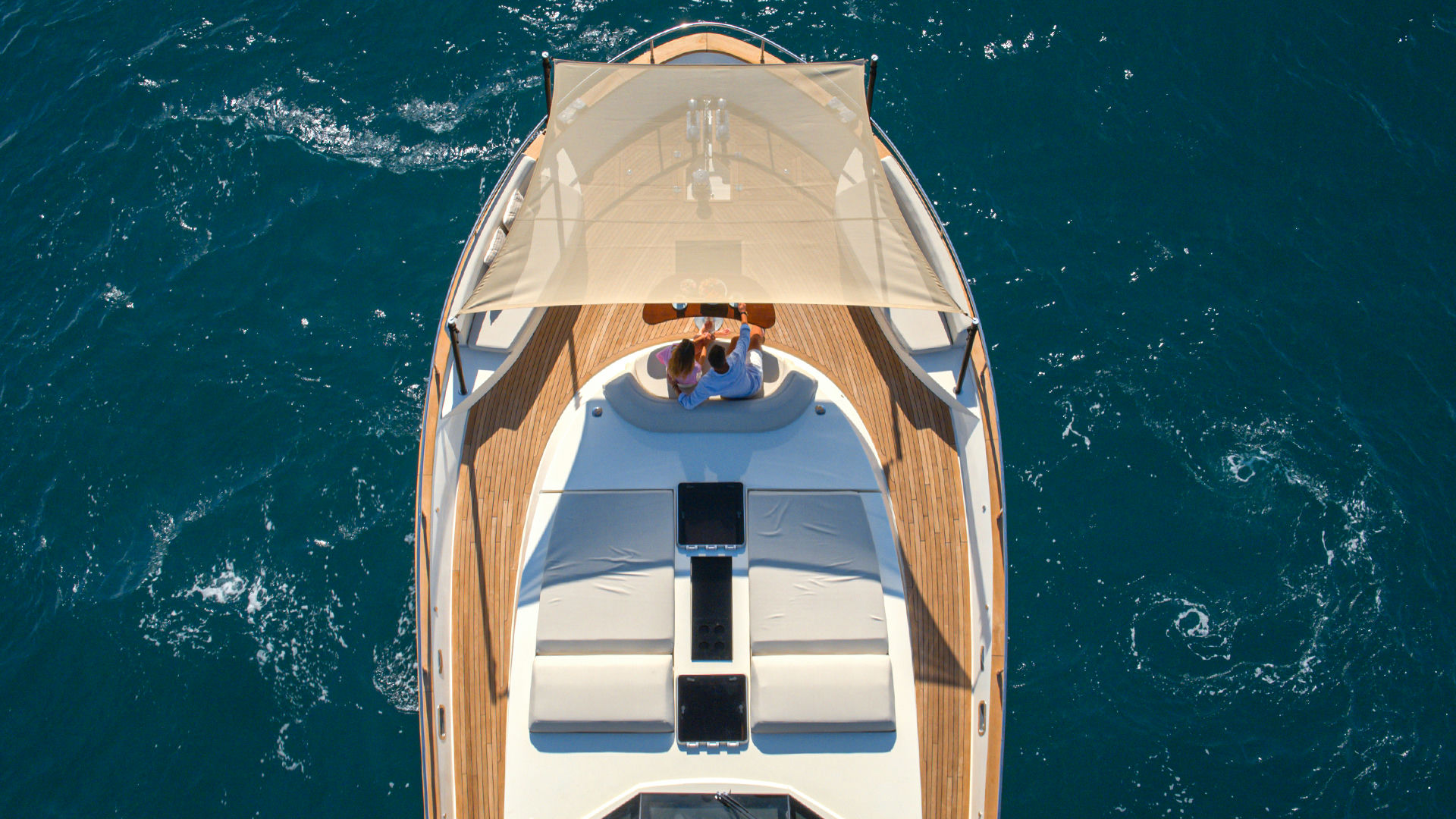 Exterior Monachus 70 Fly image 8