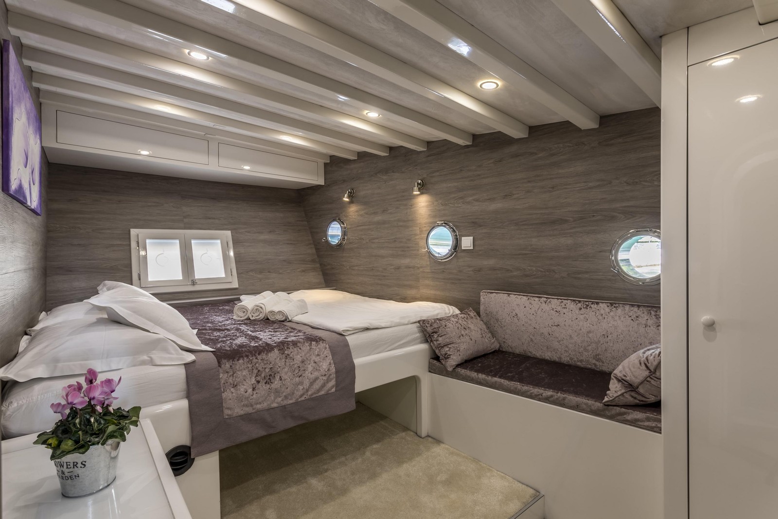 Interior undefined image 26