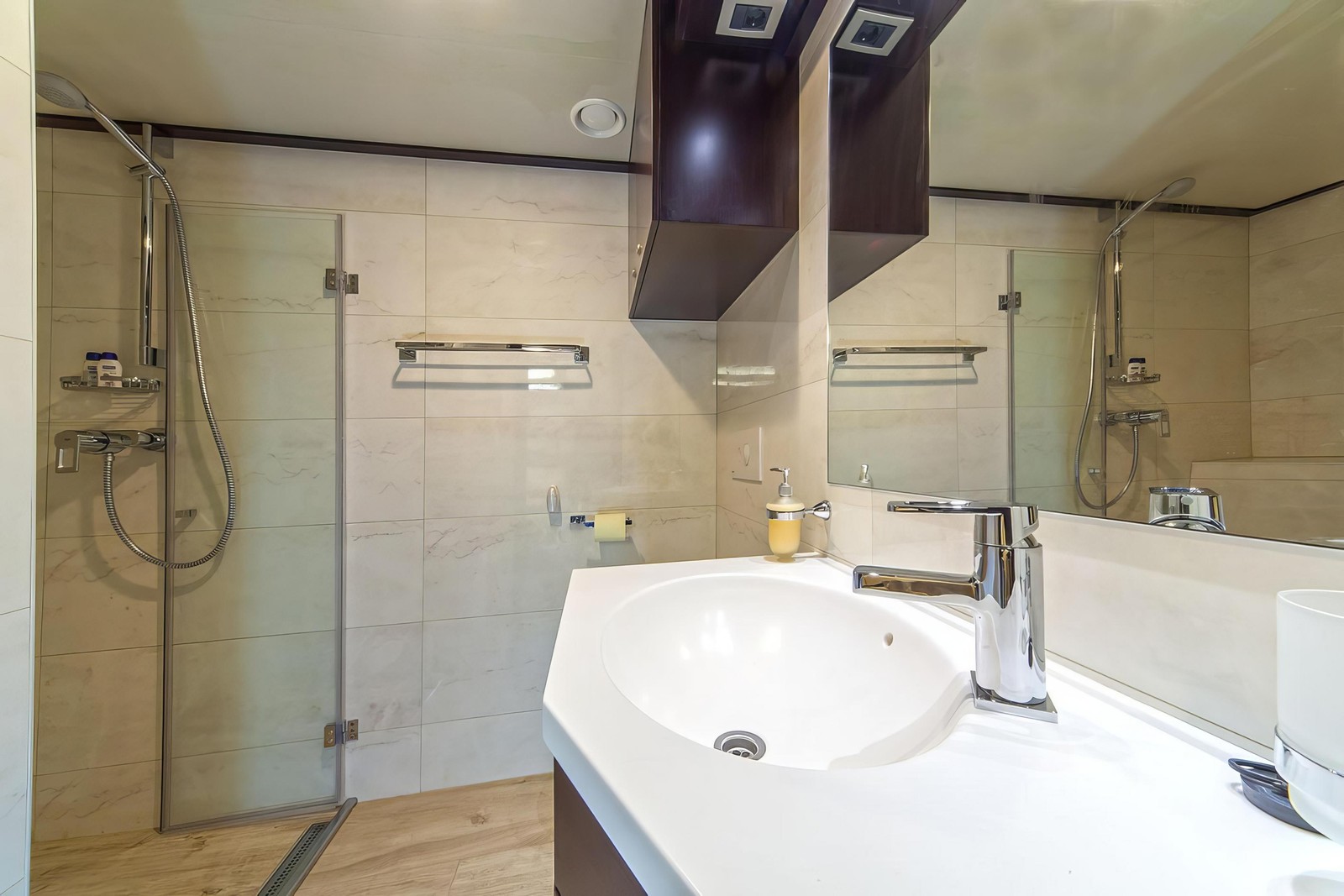 Interior undefined image 20