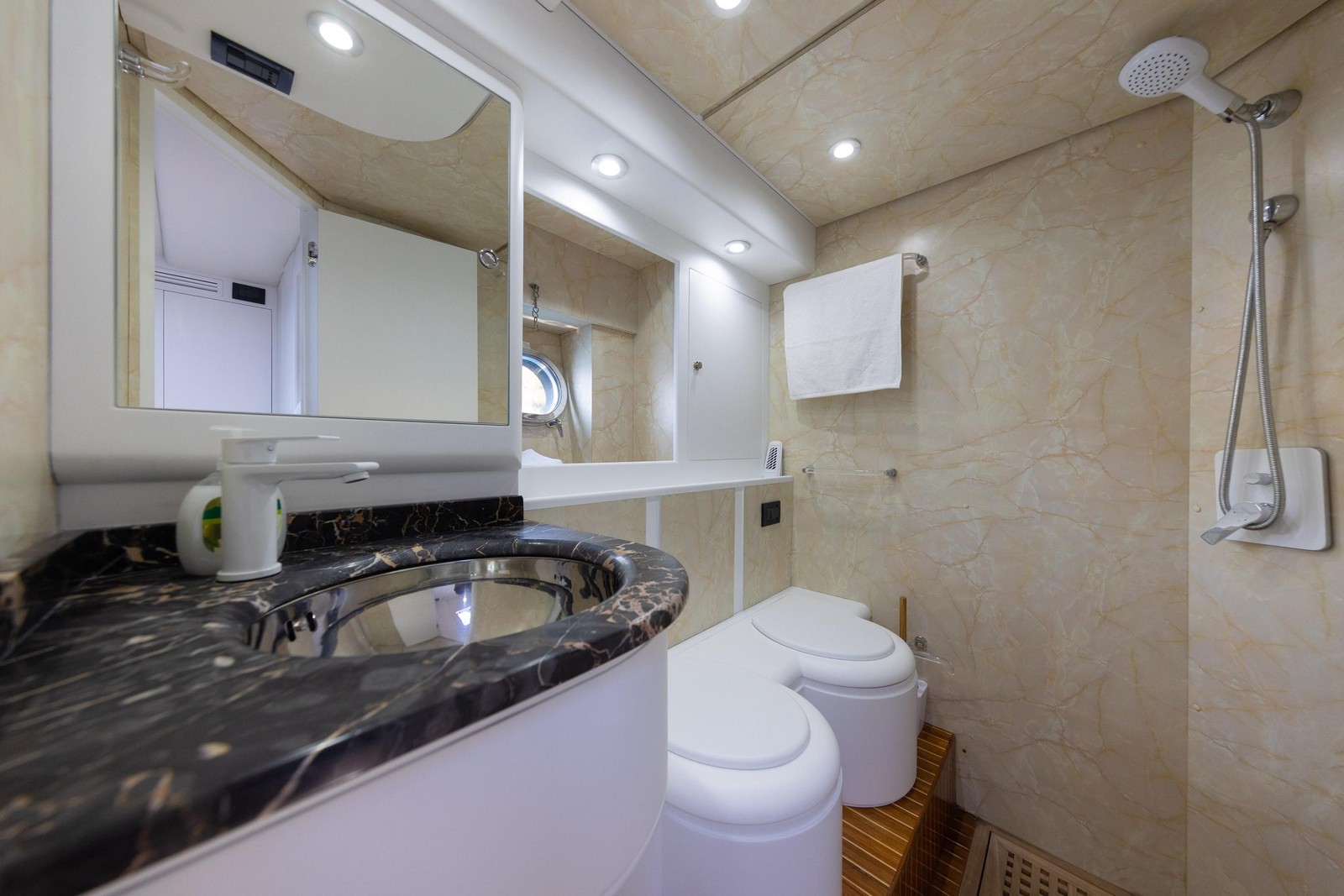 Interior undefined image 22